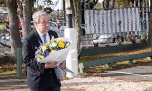 The UN Secretary-General, António Guterres, lays a wreath in Christchurch memory of the victims of a mass shooting in the New Zealand city in March 2019. (May 2019)