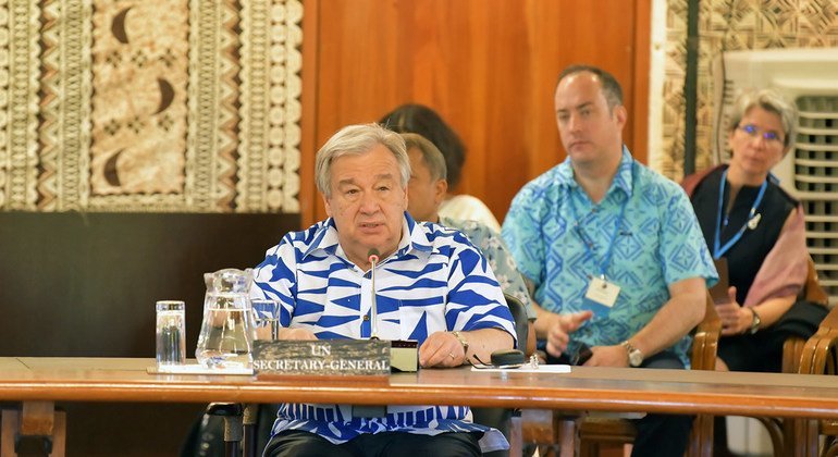 Katibu Mkuu wa UN Antonio Guterres akihutubia jukwaa la nchi za visiwa vya Bahari ya Pasifiki leo mjini Suva nchini Fiji