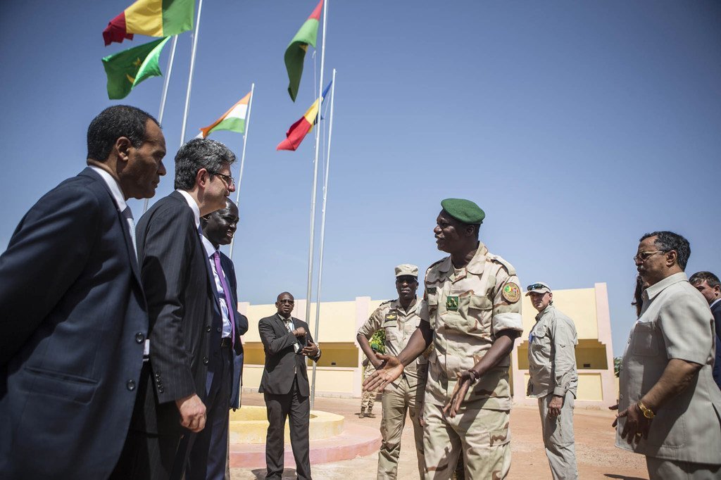 En octobre 2017, des membres du Conseil de sécurité des Nations Unies se sont rendus à Mopti, au Mali, pour rencontrer les commandants de la Force conjointe G5 Sahel.