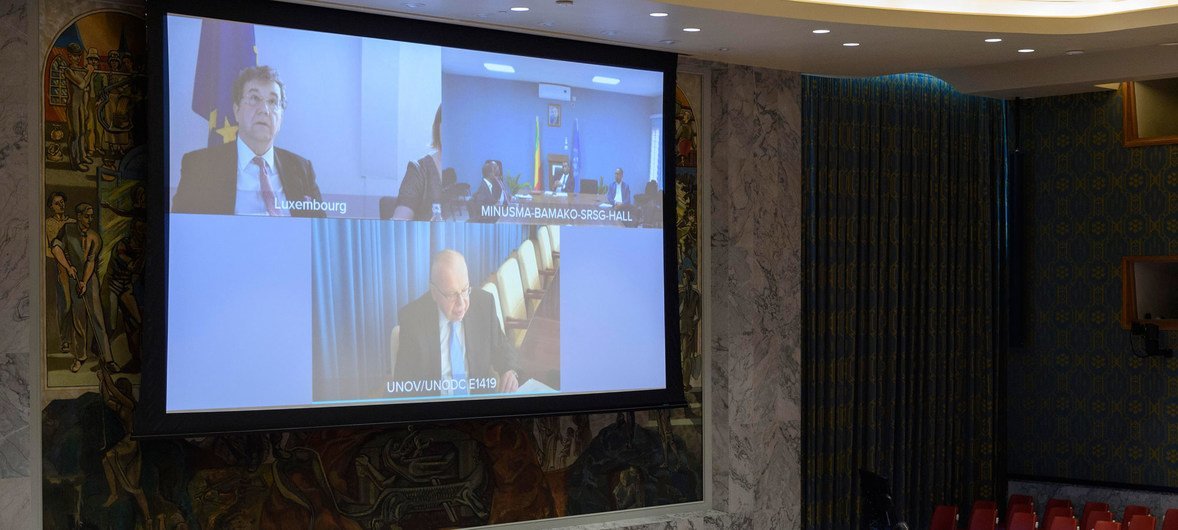 Yury Fedotov, Executive Director of the UN Office on Drugs and Crime (centre) alongside other officials from the African Union and European Union, addressing Security Council meeting on peace and Security in Africa. 