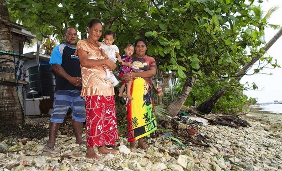 Esta família de Tuvalu vive a apenas 10 metros do mar