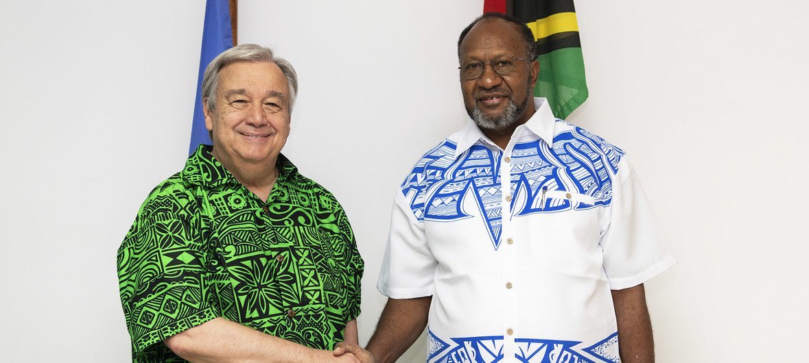 В Вануату Генеральный секретарь ООН Антониу Гутерриш встретился с премьер-министром этой страны Шарлотом Салваем