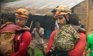 Ciclone Kenneth: Bombeiros brasileiros em operação de busca e salvamento em Pemba, Moçambique.