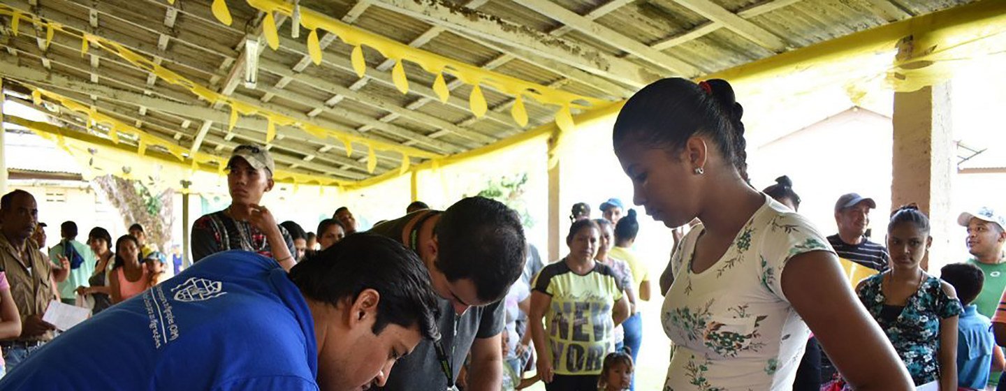 Migrantes e refugiados da Venezuela recebendo assistência em Boa Vista, Roraima, no Brasil