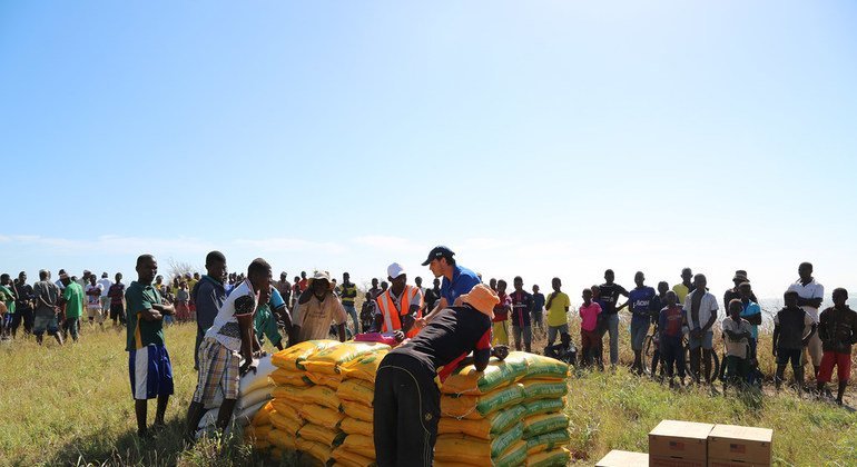 Distribuição de alimentos realizada pelo Programa Mundial de Alimentação, PMA, em Matemo, uma das ilhas Quirimbas, na província de Cabo Delgado, Moçambique. A região foi uma das áreas do país afetada pelo ciclone Kenneth. 