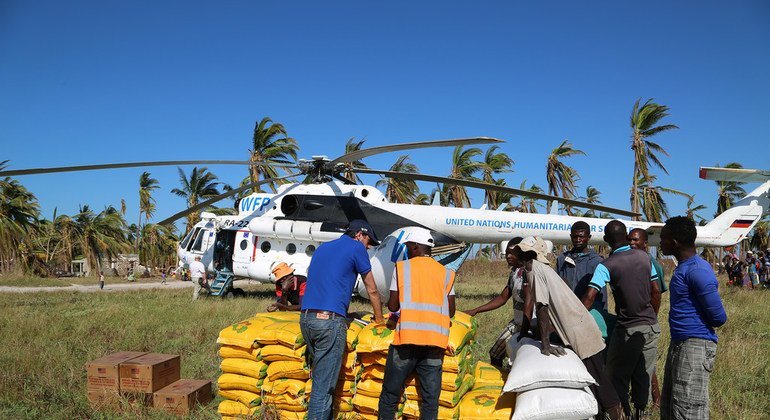 Entrega de alimentos do PMA na ilha de Matemo, Moçambique, em 8 de maio de 2019.