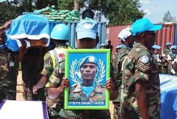 Nações Unidas prestam homenagem ao soldado Chancy Chitete, um malauiano que serviu na República Democrática do Congo
