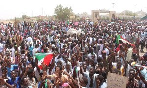 Protesters take to streets in the Sudanese capital, Khartoum. (11 April 2019)