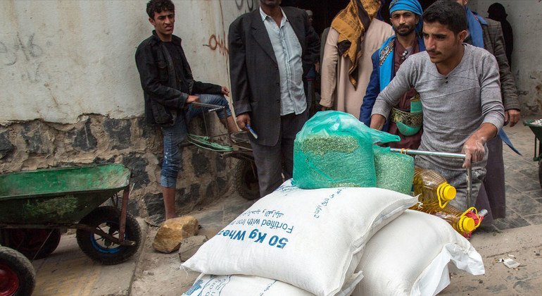 Segundo o PMA, 20,1 milhões destas pessoas sofrem com insegurança alimentar no Iêmen. 