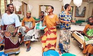 В ходе кампании ЮНФПА около ста тысяч женщин избавились от акушерских свищей. На фото: больница в Танзании.  