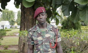 El Cabo Ali Khamis Omary de Tanzania, a quién le salvó la vida el soldado Chancy Chitete.