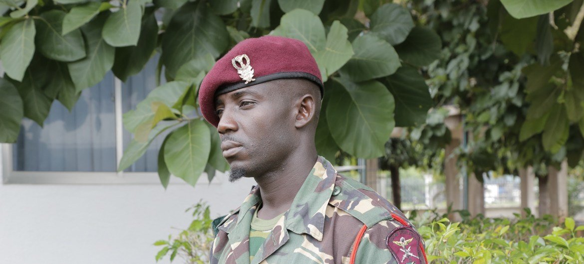 O cabo Ali Khamis Omary, da Tanzânia, foi salvo pelo soldado Chitete durante uma operação na República Democrática do Congo.