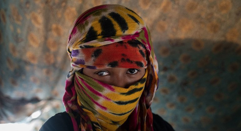 جيهان، 17 عاما، فرت من بلدتها في اليمن إلى مخيم للنازحين مع بداية الحرب عام 2015. فقدت البصر في إحدى عينيها عندما ضربها زوجها قبل أن يهجرها.