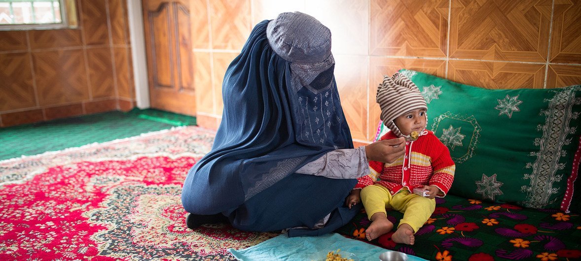 UNICEF has been working with Nargas to ensure that her 15 month-old daughter Arzo doesn't become one of the many malnourished children in Mazar-e-Sharif, Afghanistan.