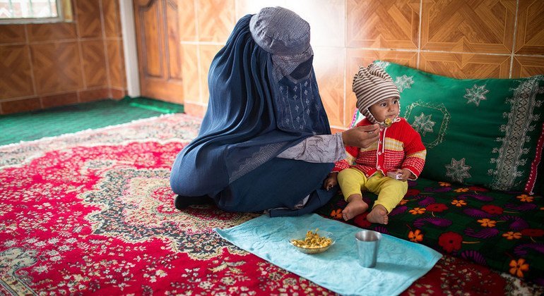 UNICEF ha entregado alimentos a Nargas para que Arzo, su hija de 15 meses, no sea uno de los niños desnutridos en Afganistán