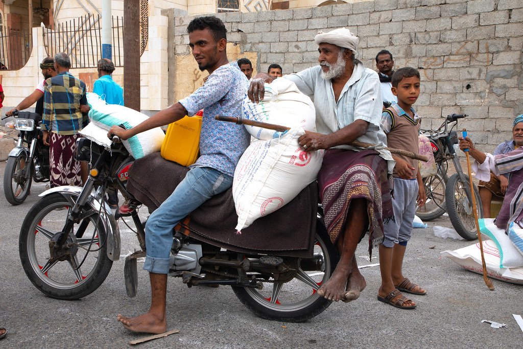 يعتمد سكان الحديدة في اليمن على المساعدات الغذائية المقدمة من برنامج الأغذية العالمي. (مارس 2019)