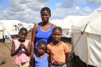 Beatriz Carimu Cassamo y sus hijos son unos de los miles de desplazados por el ciclón Idai en Mozambique