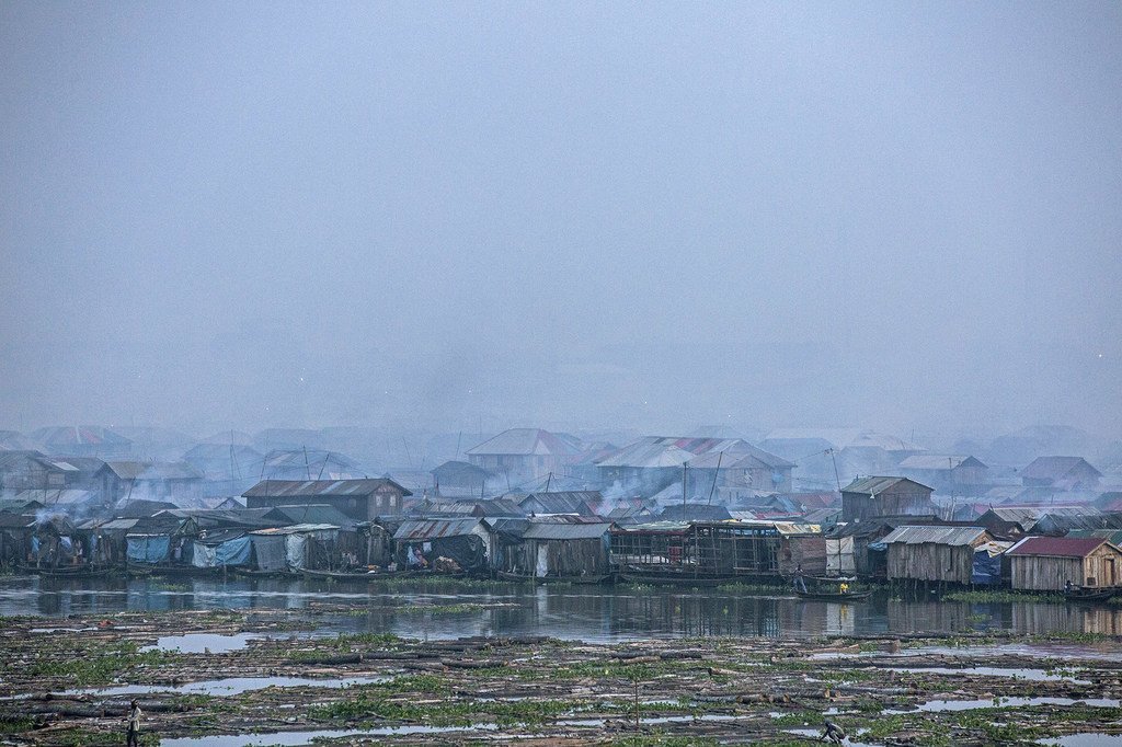 Les émissions des véhicules, les générateurs diesel, la combustion de la biomasse et les déchets ont tous contribué à la mauvaise qualité de l'air dans la Lagune de Lagos au Nigeria. (Archive 2016)
