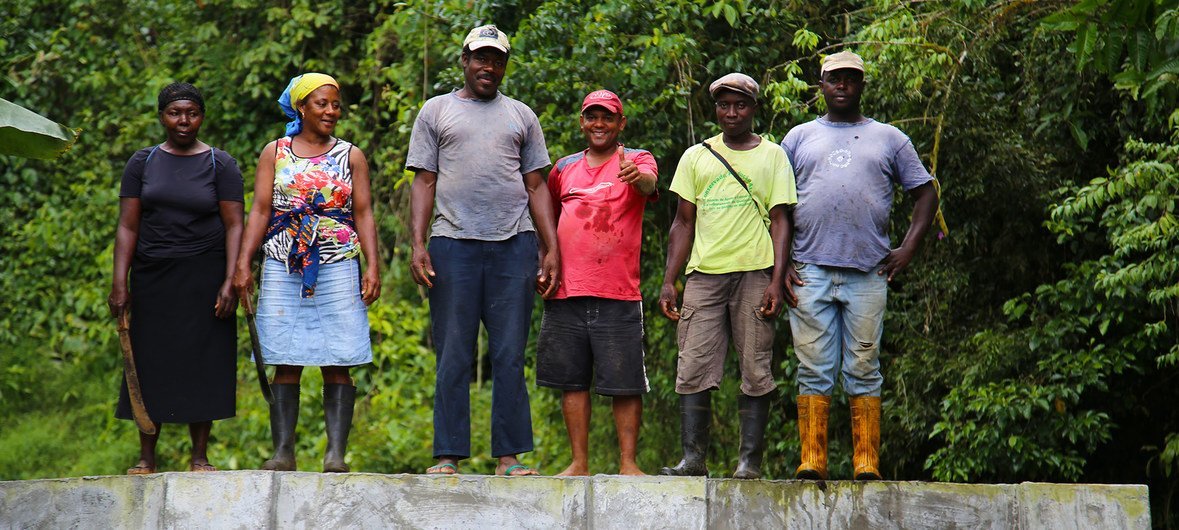 مكنت أنظمة الري التي يدعمها برنامج الأمم المتحدة الإنمائي المزارعين في ساو تومي وبرينسيبي من إنتاج المحاصيل على مدار العام. (ملف 2017)