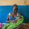 Mama na mtoto wake mchanga katika Kituo cha afya Karenga, Uganda, April 2019