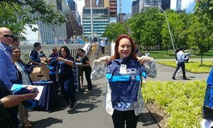 ARCHIVO: La presidenta de la Asamblea General Maria Fernanda Espinosa posa con una camisa deportiva en el Día Internacional de la Bicicleta.