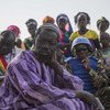 Des Casques bleus sénégalais lors d'une opération de sécurisation et de sensibilisation auprès de civils dans la région de Mopti au Mali.