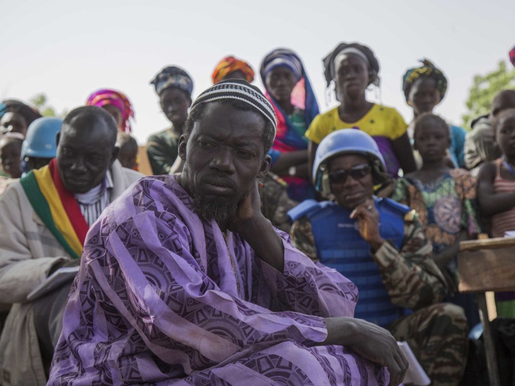 Des Casques bleus sénégalais lors d'une opération auprès de civils dans la région de Mopti au Mali.