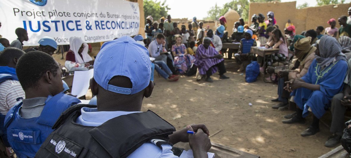 Peacekeepers from the UN mission in Mali, MINUSMA, conduct a justice and reconciliation meeting to help mediate the violence in Mali’s central Mopti region. 