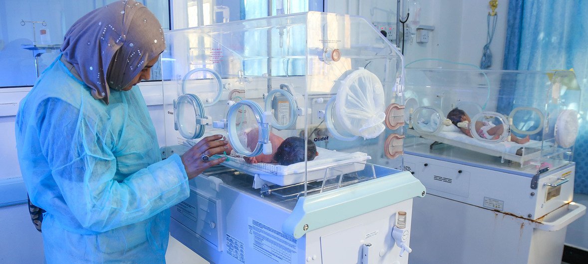 Infants born prematurely receive treatment in Alsabeen Hospital, Sana’a, Yemen.  Here, a UNICEF staff member (left) visits the hospital. Children born since the conflict escalated in Yemen face huge challenges in their physical, cognitive and social devel