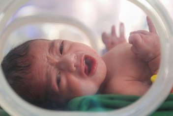 An infant who was born prematurely receives treatment in Alsabeen Hospital, Sana’a, Yemen (2018). Children born since the conflict escalated in Yemen face huge challenges in their physical, cognitive and social development
