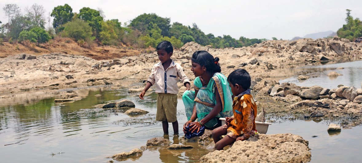 4,2 млрд человек во мире живут без элементарных санитарно-гигиенических условий - как эта жительница Индии.