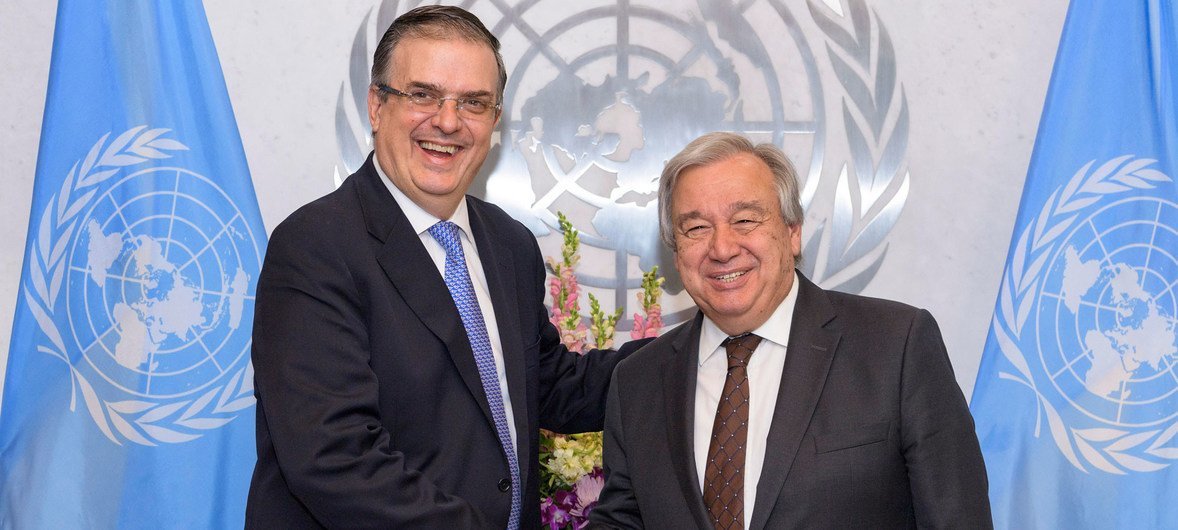 联合国秘书长古特雷斯（右）会见墨西哥外长埃布拉德。