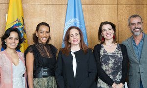 Integrantes da equipe da série Aruanas com a presidente da Assembleia Geral, María Fernanda Espinosa, na sede da ONU em Nova Iorque.