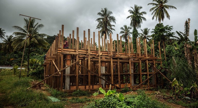 IOM staff members rebuilt homes and public buildings homes on Chuuk, Micronesia, and its outer Islands, that were damaged by Typhoon Maysak in 2015.