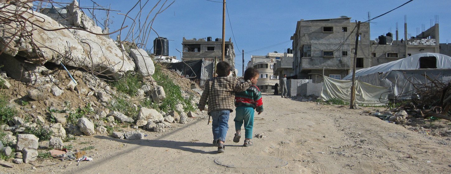 Crianças em Gaza, onde cerca de 1 milhão de refugiados palestinos precisam de assistência. 