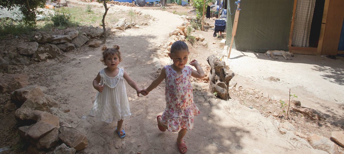  黎巴嫩贝鲁特郊外难民营里的叙利亚难民儿童。