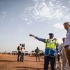 Le chef des opérations de paix de l'ONU, Jean-Pierre Lacroix visite le projet de sécurisation de l’aéroport de Mopti, au Mali. Le projet est financé par l'UE et la MINUSMA