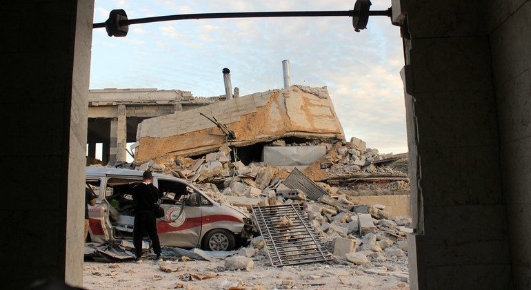 Hospital Kafr Nubl é ambulância em ruínas, depois de ataque 