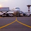 घाना में खड़ा एक विमान 