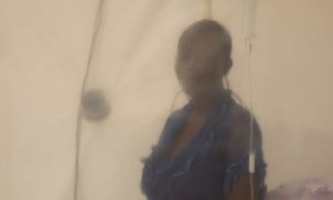  Uma paciente com ebola no Centro de Tratamento de Ebola em Beni, no leste da República Democrática do Congo.