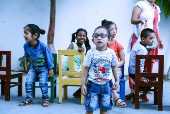 यूनेस्को की ताज़ा रिपोर्ट के अनुसार भारत में विकलांग बच्चों की शिक्षा के रास्ते में अब भी बहुत सी अड़चने हैं.