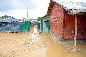 雨后的考克斯巴扎难民营变成一片泥泞，有些地区完全被淹没。