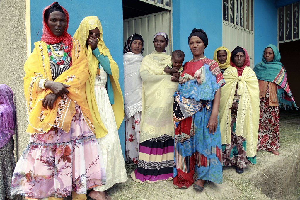 أمهات من مقاطعة سير بإثيوبيا يحصلن على الرعاية الصحية.