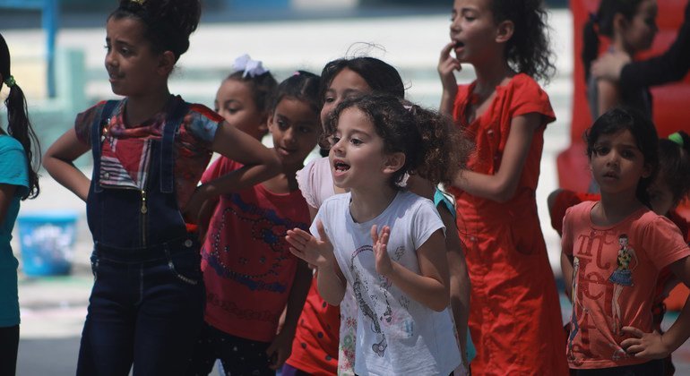 حوالي مئة ألف طالب يشارك في مشروع الأنشطة الصيفية لأطفال غزة.