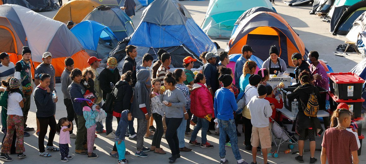 Asylum-seekers queue for a meal at El Barretal shelter in Tijuana, Mexico. (4 December 2018)