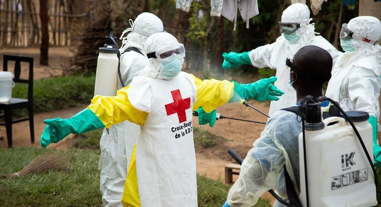 Rinçage des équipements de protection contre le virus Ebola à Beni, en République démocratique du Congo. (31 mai 2019).