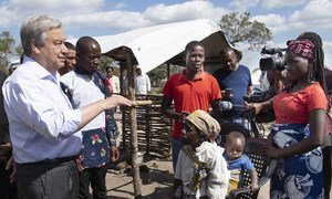 In Mozambique, Secretary-General António Guterres heard reports from families in the Mandruzi camp, 40 km from Beira, resettlement where more than 375 people live.