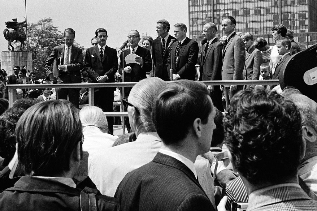 在成功登月后，美国宇航员尼尔·阿姆斯特朗、迈克尔·柯林斯和巴兹·奥尔德林于1969年8月13日访问了纽约联合国总部。