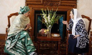 La Vice Secrétaire générale des Nations Unies, Amina J. Mohammed (à gauche), rencontre la Première Dame de l'Afghanistan, Rula Ghani, à Kaboul. (20 juillet 2019)