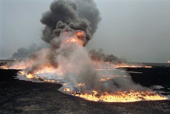 1991年，伊拉克军队在入侵并占领科威特期间，焚烧了位于该国南部的马格瓦油田。（资料图片）